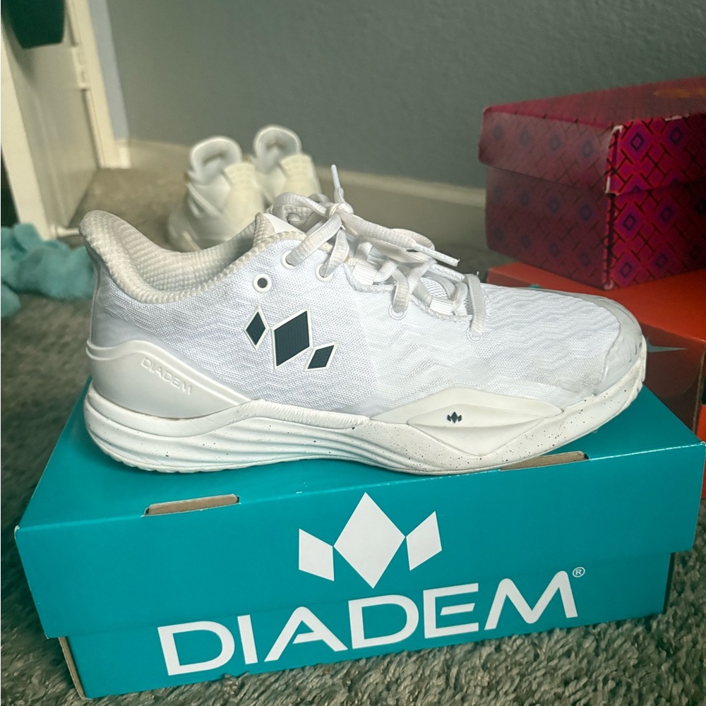 Diadem Court Burst Tennis Shoes